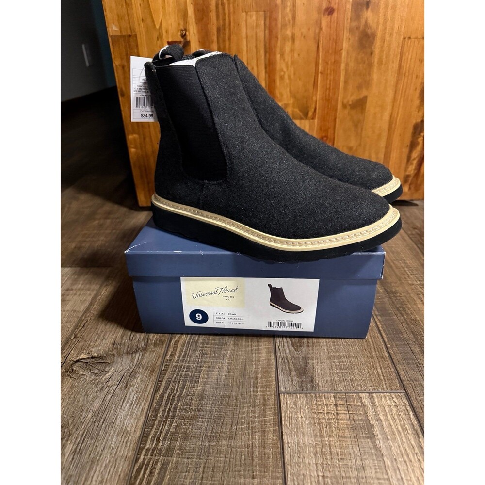 Universal Thread Dawn Chelsea Boots Sz. 9 NWT Charcoal